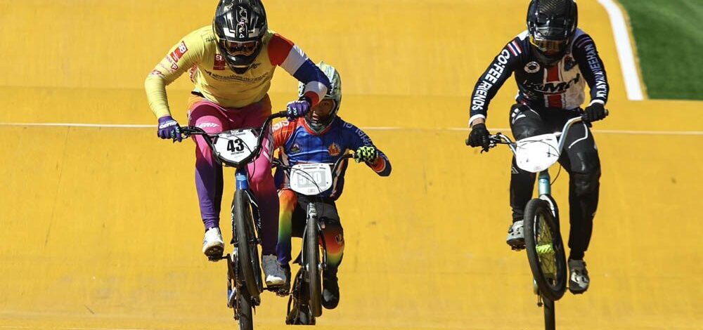 'โกเมธ' สะดุดพ่ายรุ่นน้อง โมโตสุดท้าย แต่ยังซิวแชมป์ BMX สนาม 4