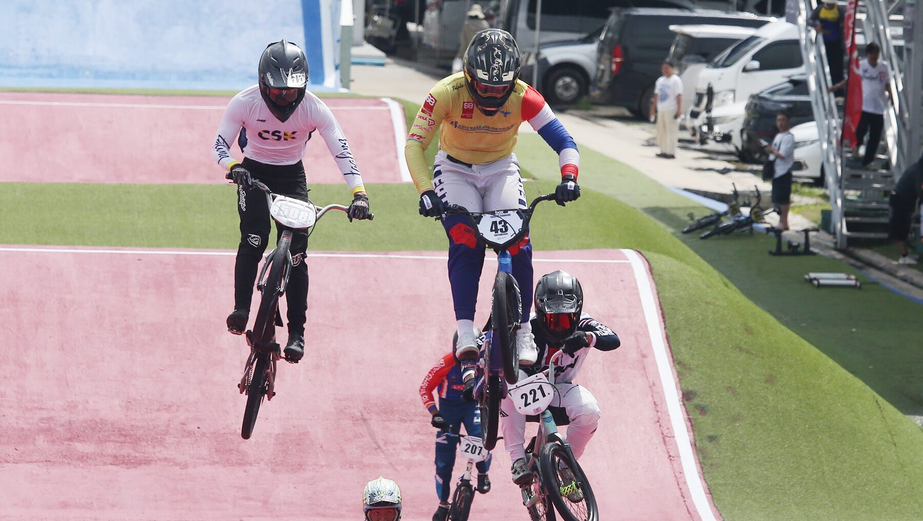 เสธ.หมึก มั่นใจ BMX ไทยลุ้นทองเอเชียนเกมส์ – ทีมชาติร่วมศึกชิงประเทศไทยคับคั่ง