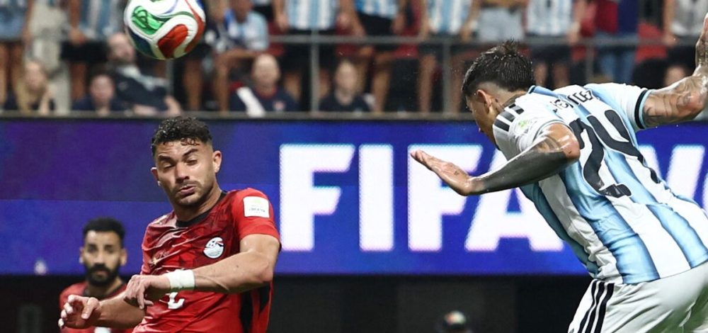 อาร์เจนตินา โดนนำห่างถึง 2-0 แต่เร่งเครื่องใช้เวลา 13 นาทีกลับมาชนะเข้ารอบ