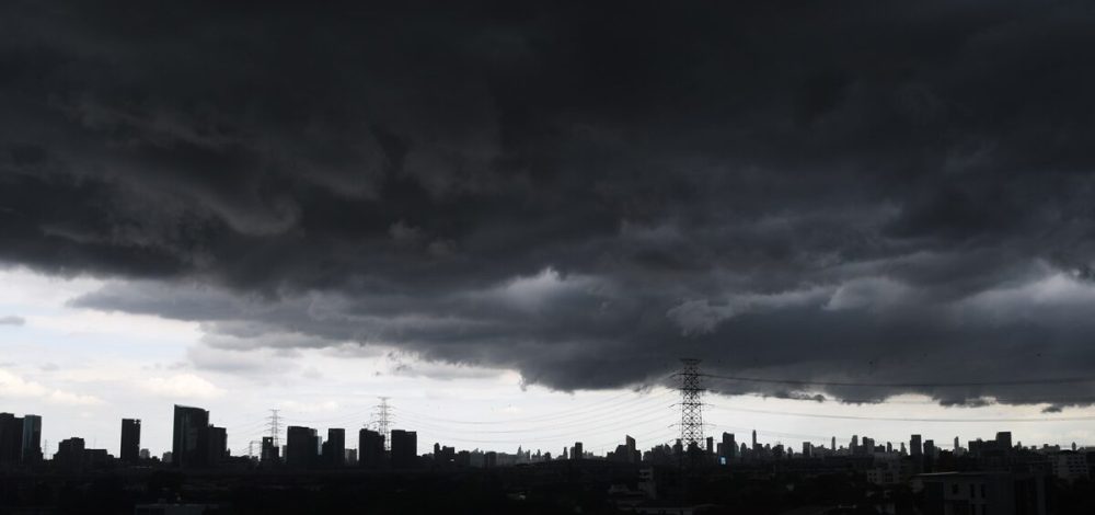 สภาพอากาศพรุ่งนี้ กรมอุตุนิยมวิทยา เตือน 4 ภาคฝนหนัก เปิดชื่อ 38 จังหวัดโดนเต็มๆ