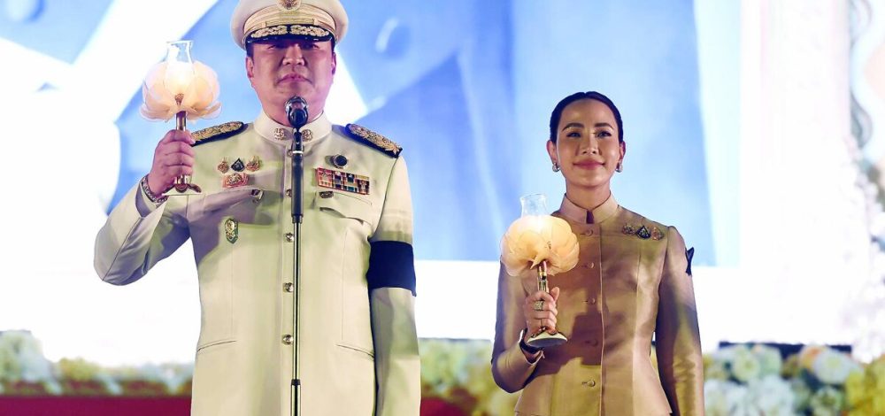 อนุทิน และภริยา เป็นประธานจุดเทียนถวายพระพรชัยมงคล วันเฉลิมพระชนมพรรษาพระบาทสมเด็จพระเจ้าอยู่หัว