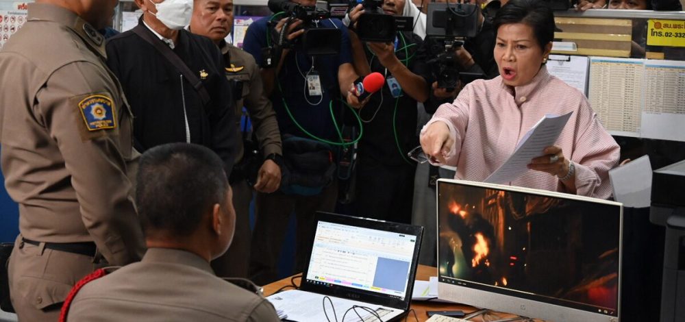 ป้าดา บุก สน.พระโขนง จี้ ผกก. เปิดหลักฐาน อ้างโดนยัดคดี
