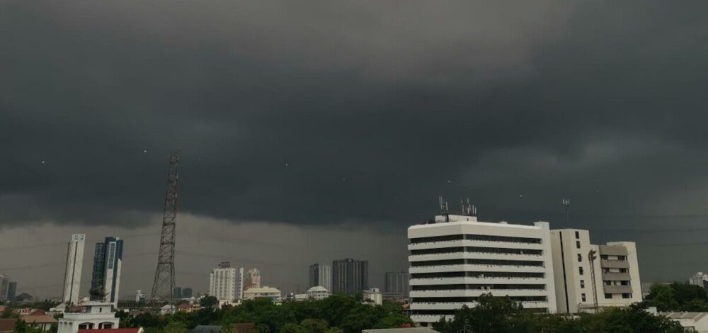 สภาพอากาศวันนี้ กรมอุตุฯ เปิดชื่อ 51 จังหวัด ฝนถล่มหนัก น้ำท่วม