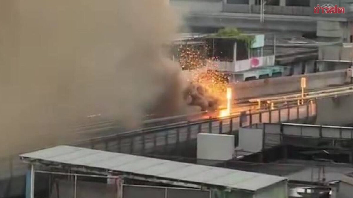 ระทึก ไฟชอร์ตลุกไหม้ รางรถไฟฟ้าสถานีเตาปูน เร่งอพยพผู้โดยสาร