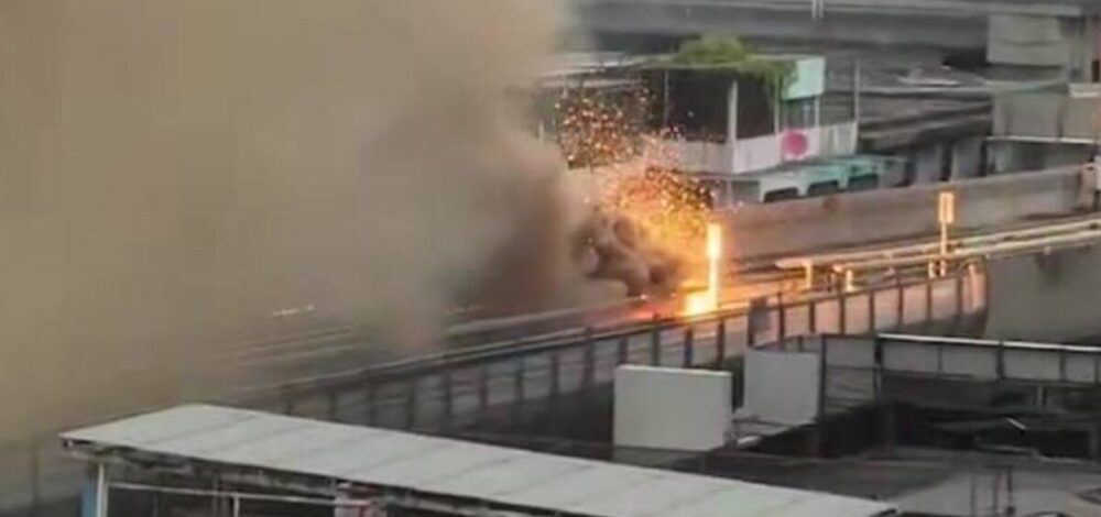 เปิดสาเหตุ ไฟลุกรางรถไฟฟ้า รมช.คมนาคมเผยเกิดจากประกายไฟสายไฟ 750 โวลต์