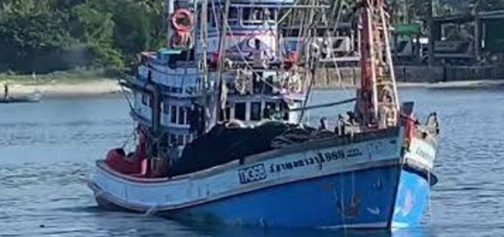 เร่งหาผู้สูญหาย เรือ 'ส.กาญจนาวารี 888' จมทะเล พบร่างไต๋เรือแล้ว