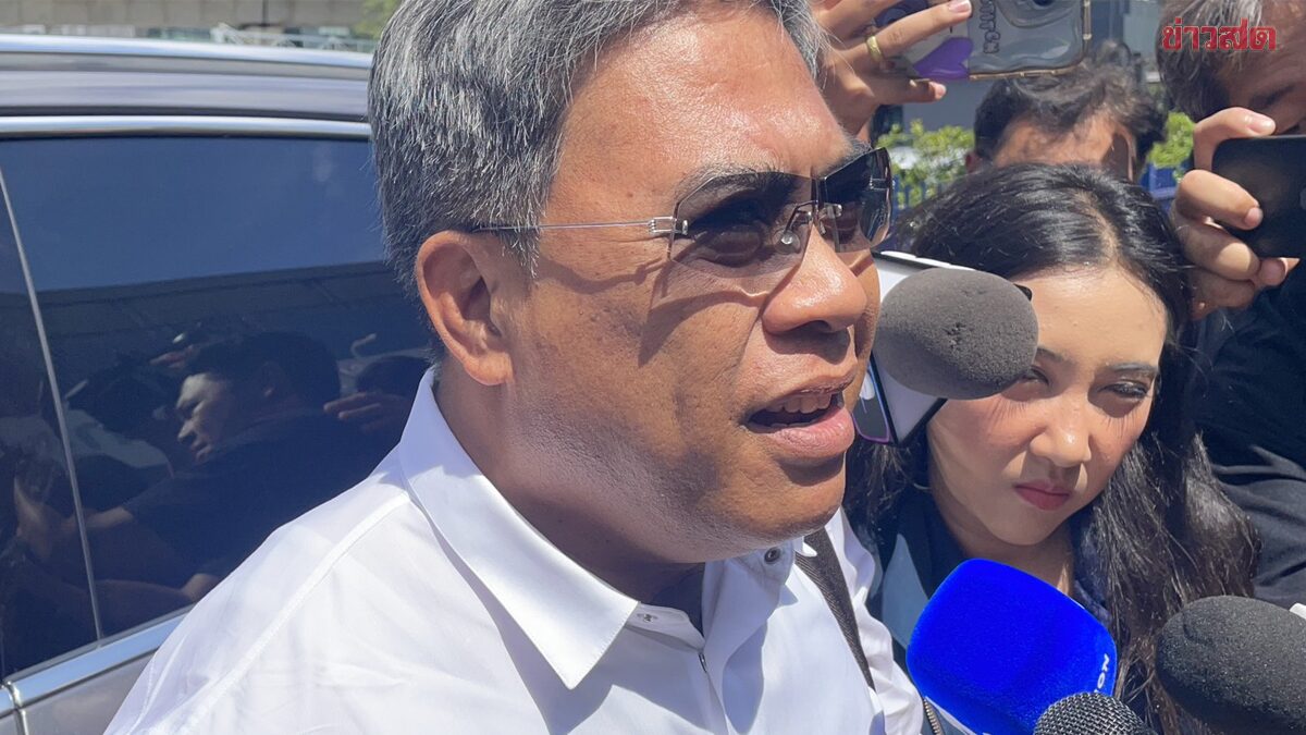 ‘ป๋อง สุพรรณ’ ยิ้มสู้เข้าพบตร. แจงฐานะพยานปมมูลนิธิหวันโชติ ยันไม่เกี่ยวเบิกจ่ายเงิน