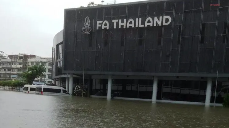 สมาคมบอล อ่วมไม่แพ้ใคร เร่งฟื้นฟูอาคารสำนักงานหลังโดนน้ำท่วมนานหลายวัน