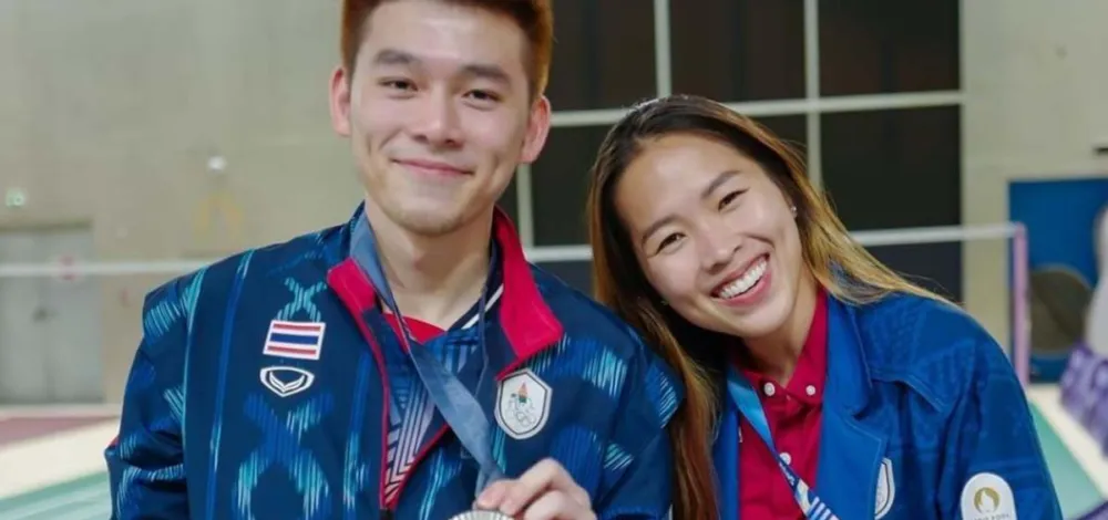 วิว กุลวุฒิ โพสต์ภาพตัวเองในวัยเด็กยืนดู เมย์ รัชนก ลงแข่งโอลิมปิก ส่งกำลังใจถึงนักแบดรุ่นพี่