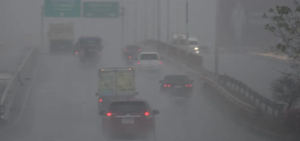 สภาพอากาศวันนี้ กรมอุตุฯ เปิดชื่อ 37 จังหวัด ฝนฟ้าคะนอง ลมแรงมาก