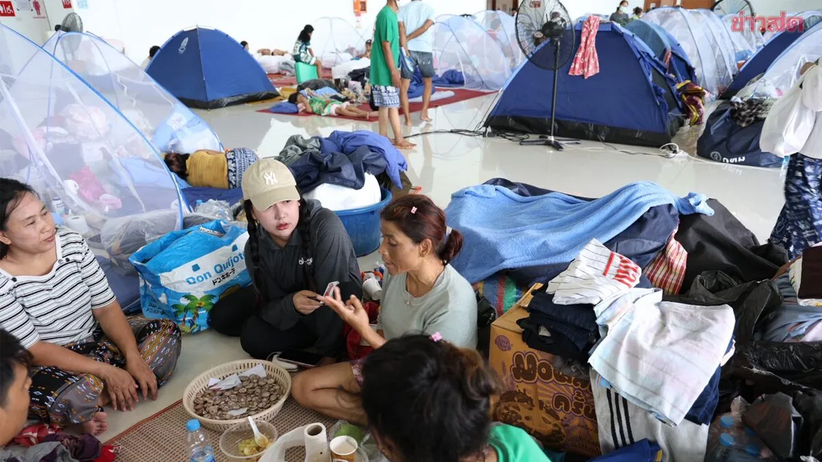 ลาดกระบัง-ร่มเกล้ายังสาหัส! ประชาชนนับพันกลับเข้าบ้านไม่ได้ น้ำยังท่วมสูง ต้องอพยพอยู่ศูนย์พักพิง