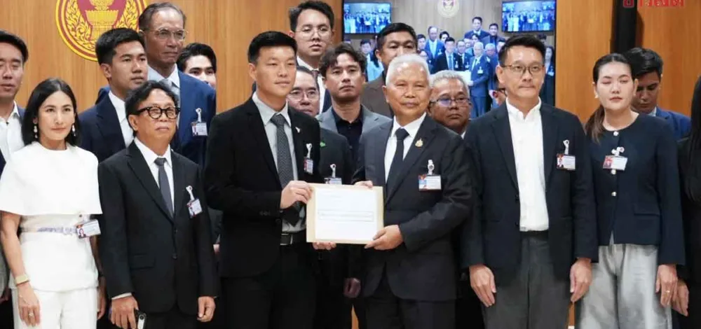 ฝ่ายค้านยื่นซักฟอก 18 รมต.รัฐบาลอนุทิน ขอขยี้ 5 วัน โสภณ พร้อมส่งครม.ล็อกวัน