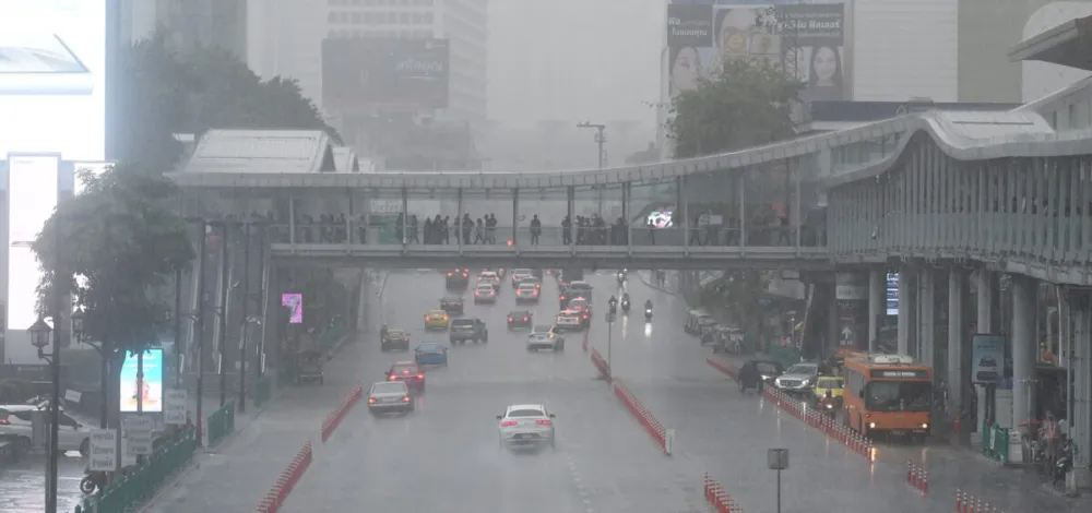 สภาพอากาศวันนี้ กรมอุตุฯ เปิดชื่อ 29 จังหวัด ระวังอันตรายจากฝนตกหนัก