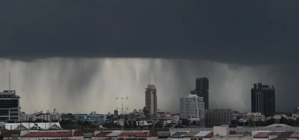 สภาพอากาศวันนี้ กรมอุตุฯ เปิดชื่อ 39 จังหวัด ฝนฟ้าคะนอง ลมแรงมาก