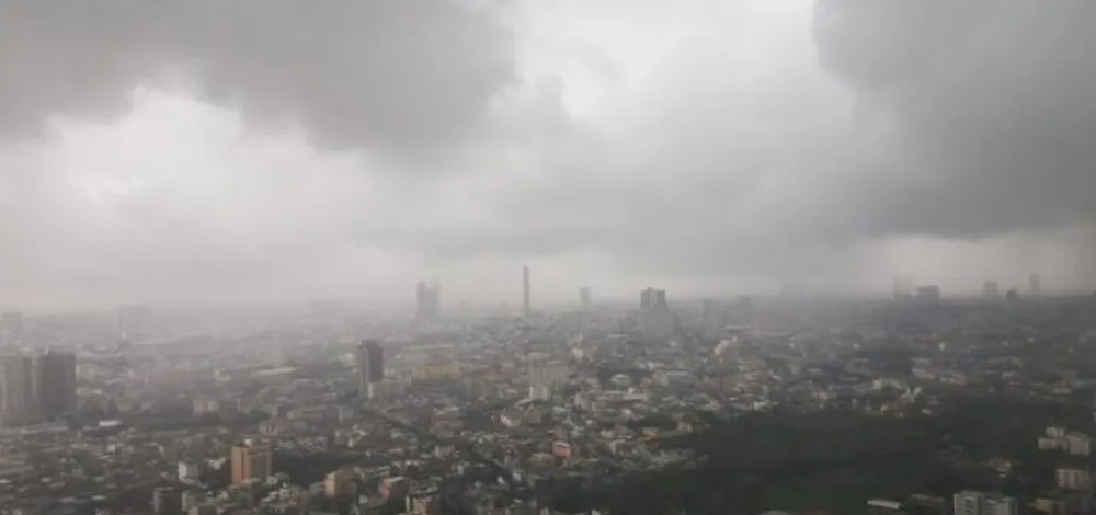 สภาพอากาศวันนี้ กรมอุตุฯ เปิดชื่อ 32 จังหวัด เตือน ฝนฟ้าคะนอง ฟ้าผ่า
