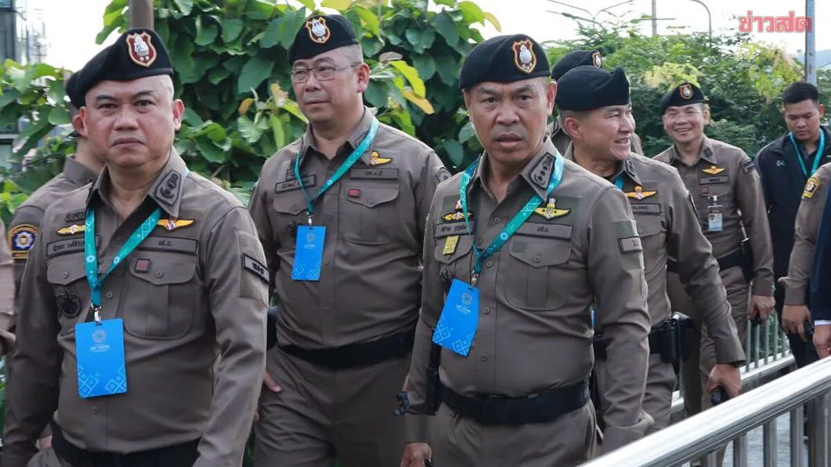 ผบช.น.นำกำลัง ตร. 4 กองร้อย คุมเข้มม็อบต้าน IMF ปักหลักถนนพระราม 4 ปราศรัยโจมตี