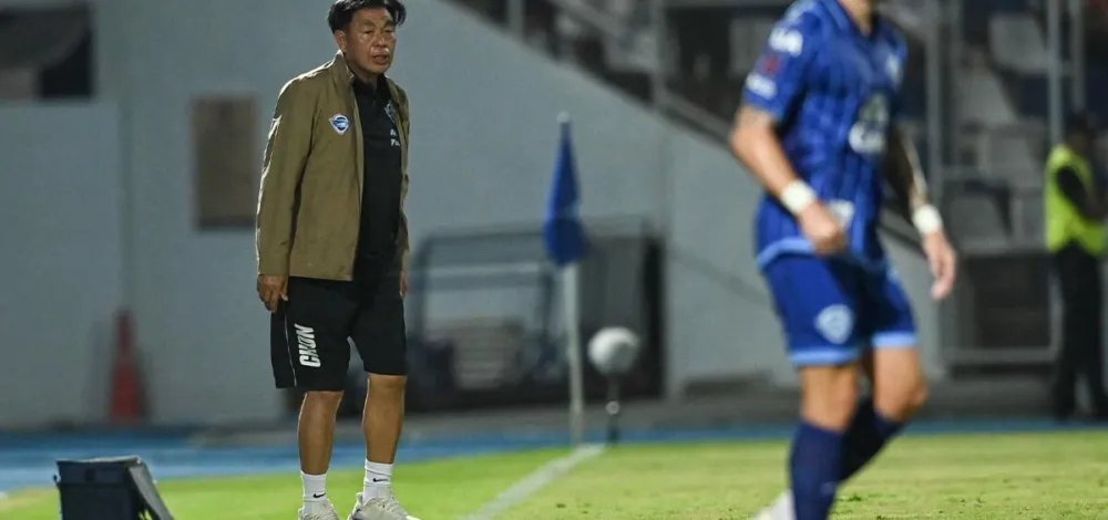 โค้ชเฮง ยันไม่คิดเรื่องคุมทีมระยะยาว – เชื่อมั่น ชลบุรี มีศักยภาพพอไม่ตกชั้น