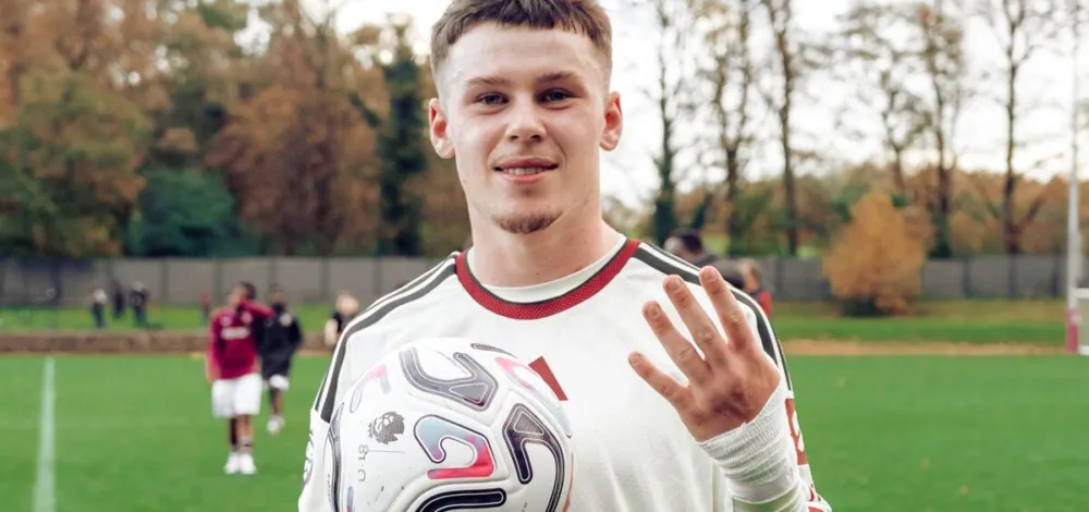 ไค ลูกชาย เวย์น รูนีย์ กด 4 ประตู พา แมนยู ชุดยู-18 ถล่มเบิร์นลีย์ ขาดลอย 6-0